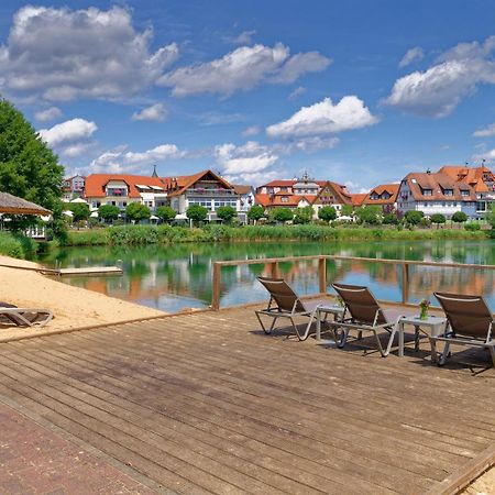 Seehotel Niedernberg - Das Dorf Am See Екстериор снимка