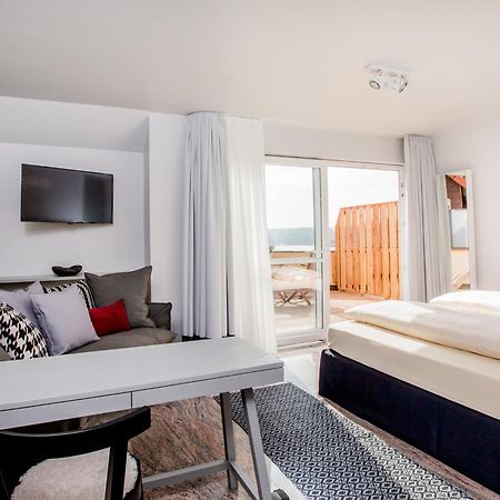 Seehotel Niedernberg - Das Dorf Am See Екстериор снимка