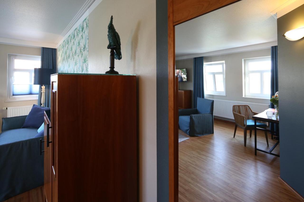 Seehotel Niedernberg - Das Dorf Am See Екстериор снимка
