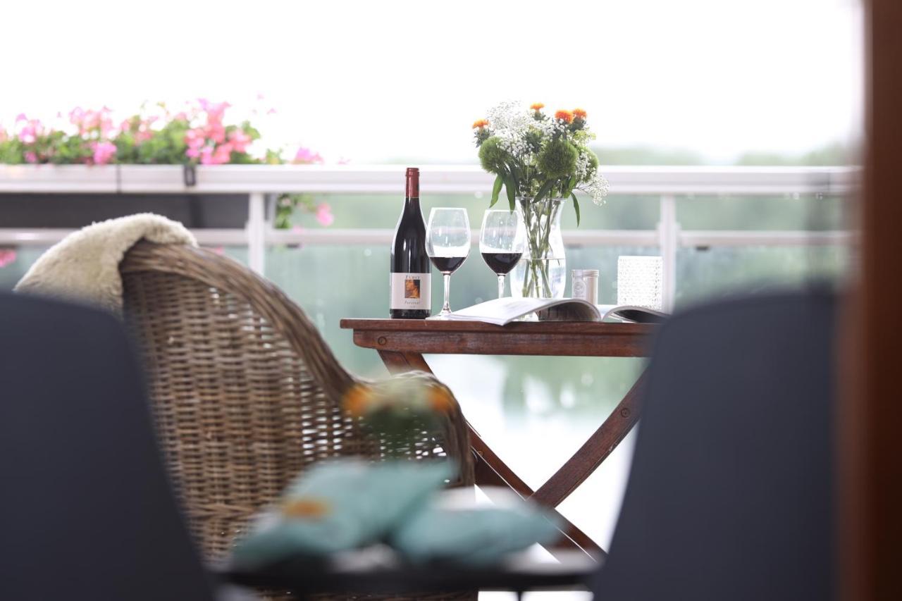 Seehotel Niedernberg - Das Dorf Am See Екстериор снимка