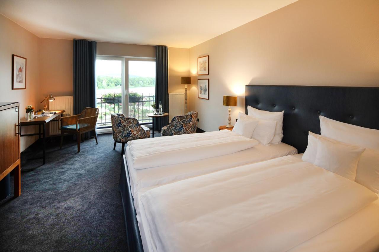 Seehotel Niedernberg - Das Dorf Am See Екстериор снимка