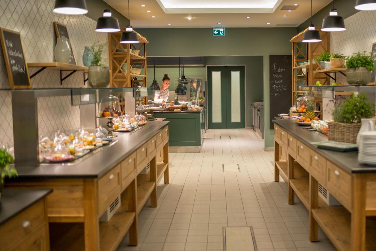 Seehotel Niedernberg - Das Dorf Am See Екстериор снимка