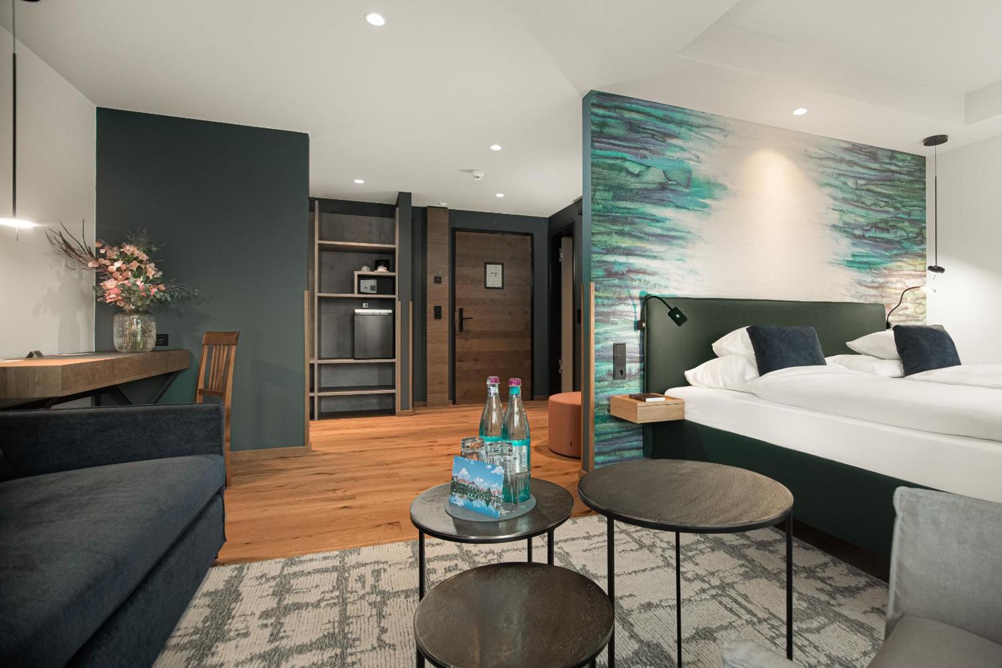 Seehotel Niedernberg - Das Dorf Am See Екстериор снимка