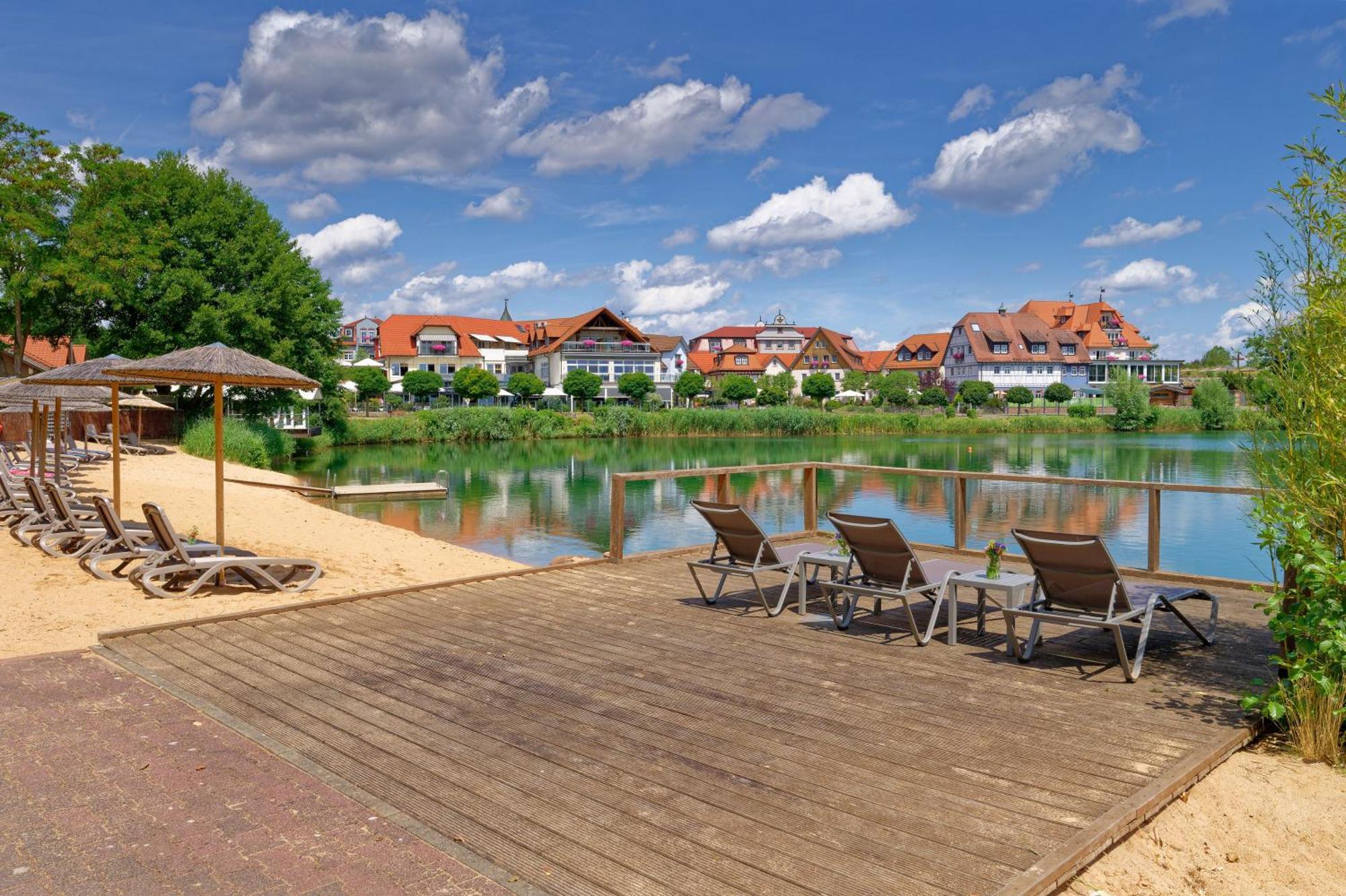 Seehotel Niedernberg - Das Dorf Am See Екстериор снимка