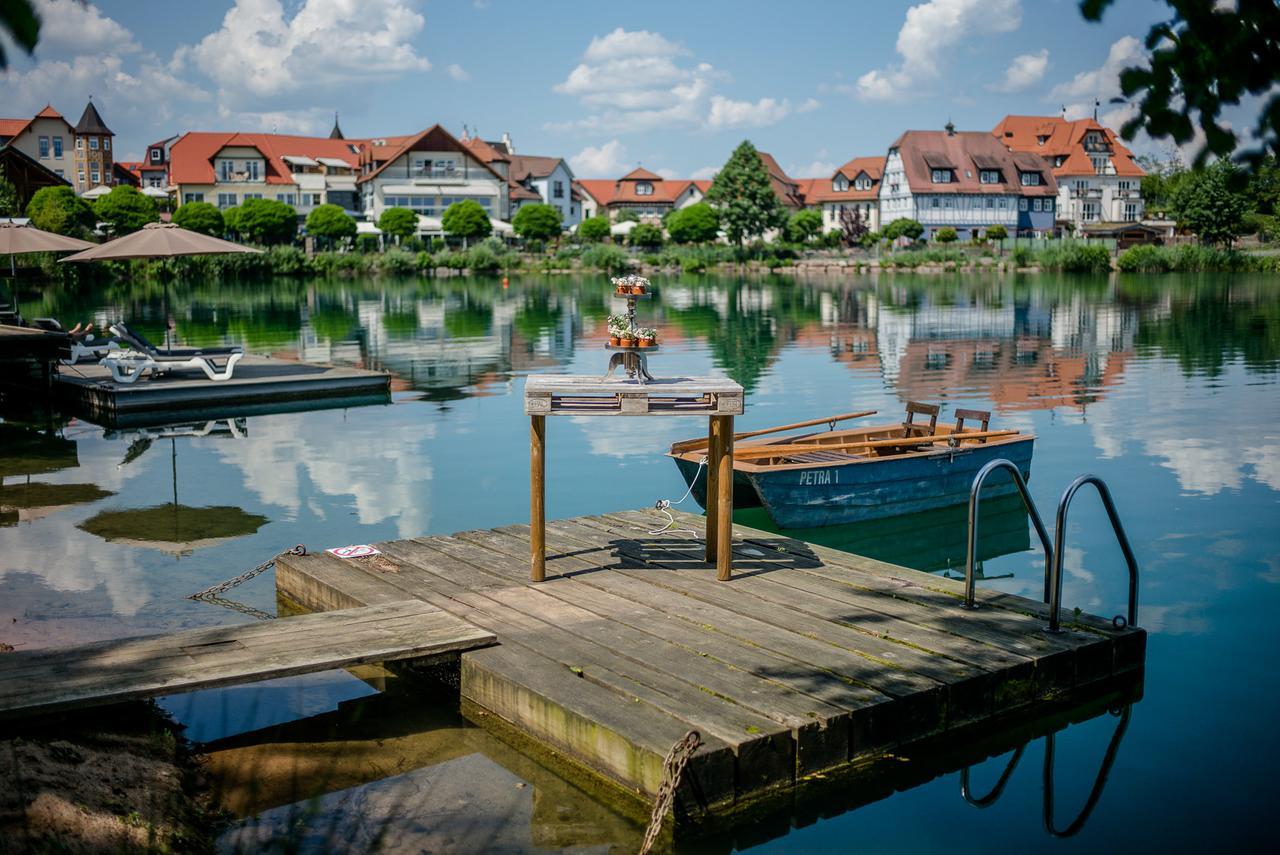 Seehotel Niedernberg - Das Dorf Am See Екстериор снимка