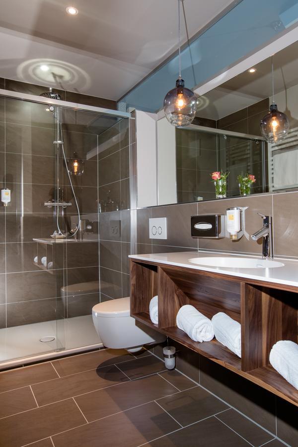 Seehotel Niedernberg - Das Dorf Am See Екстериор снимка