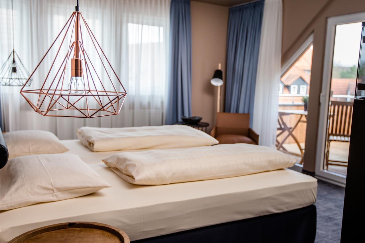 Seehotel Niedernberg - Das Dorf Am See Екстериор снимка