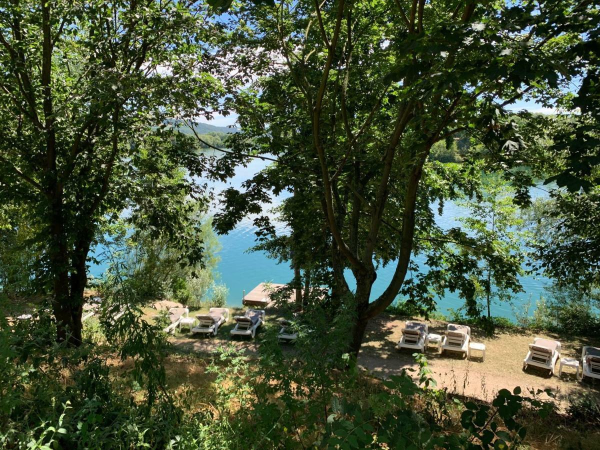 Seehotel Niedernberg - Das Dorf Am See Екстериор снимка