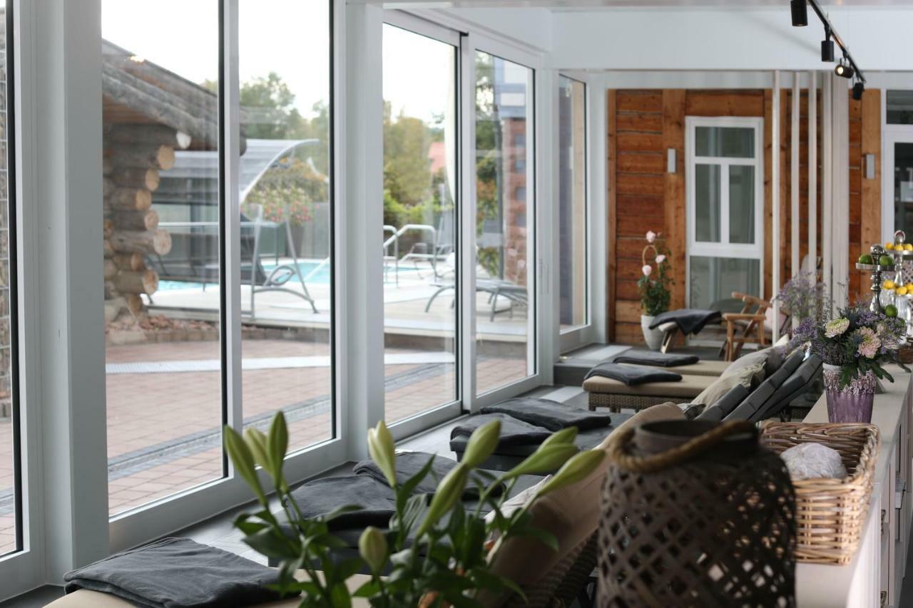Seehotel Niedernberg - Das Dorf Am See Екстериор снимка