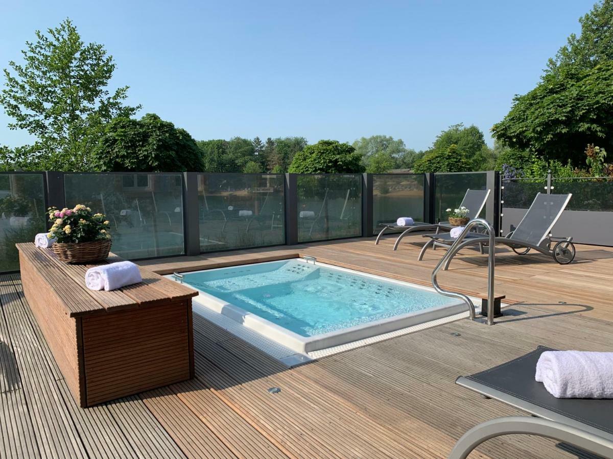 Seehotel Niedernberg - Das Dorf Am See Екстериор снимка