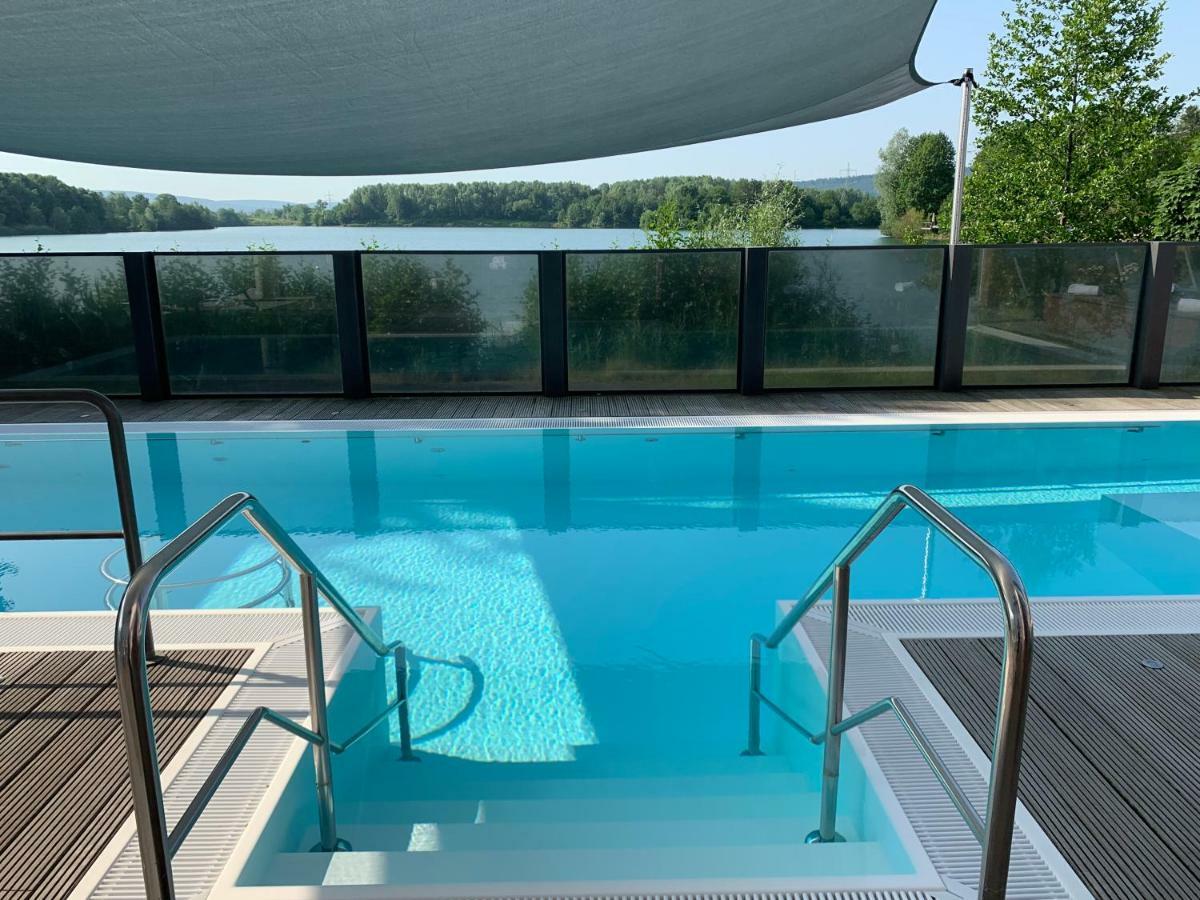 Seehotel Niedernberg - Das Dorf Am See Екстериор снимка
