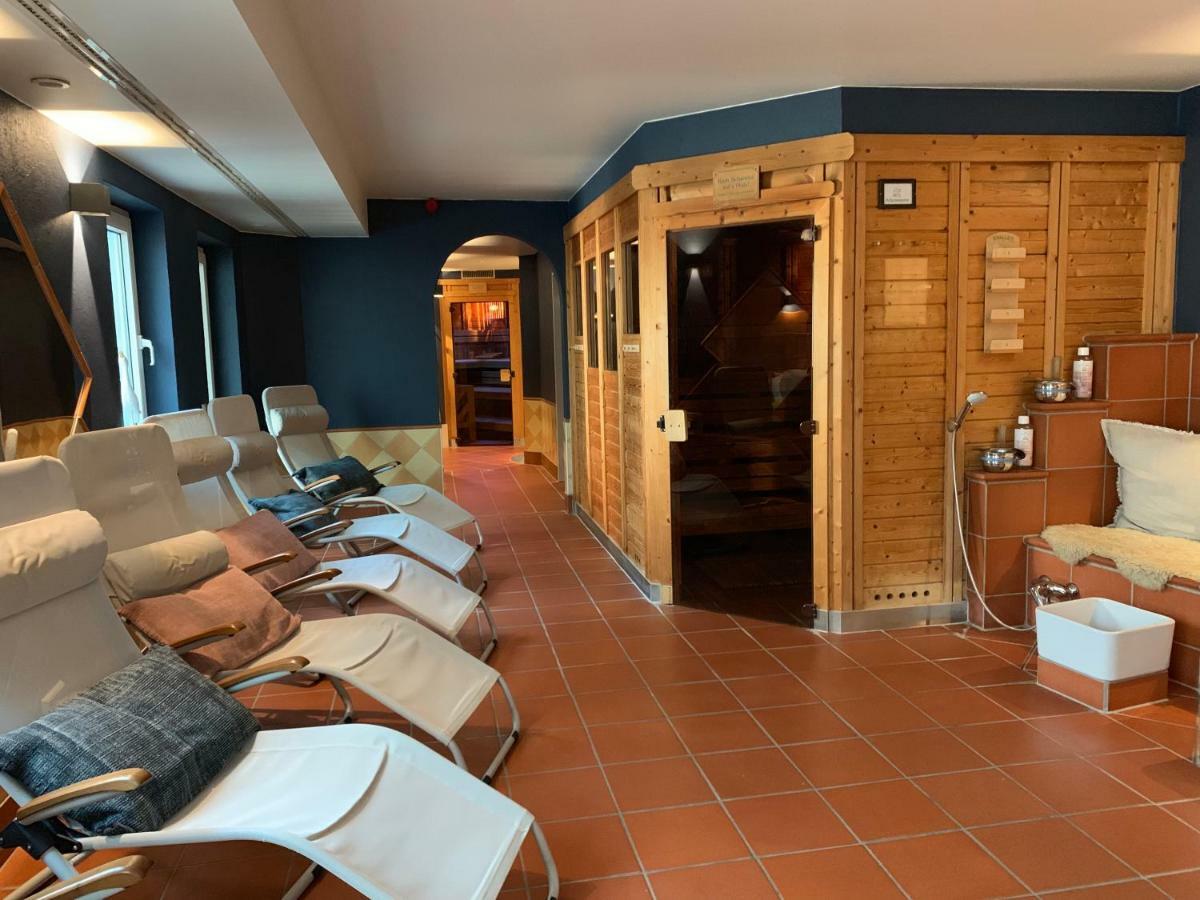 Seehotel Niedernberg - Das Dorf Am See Екстериор снимка