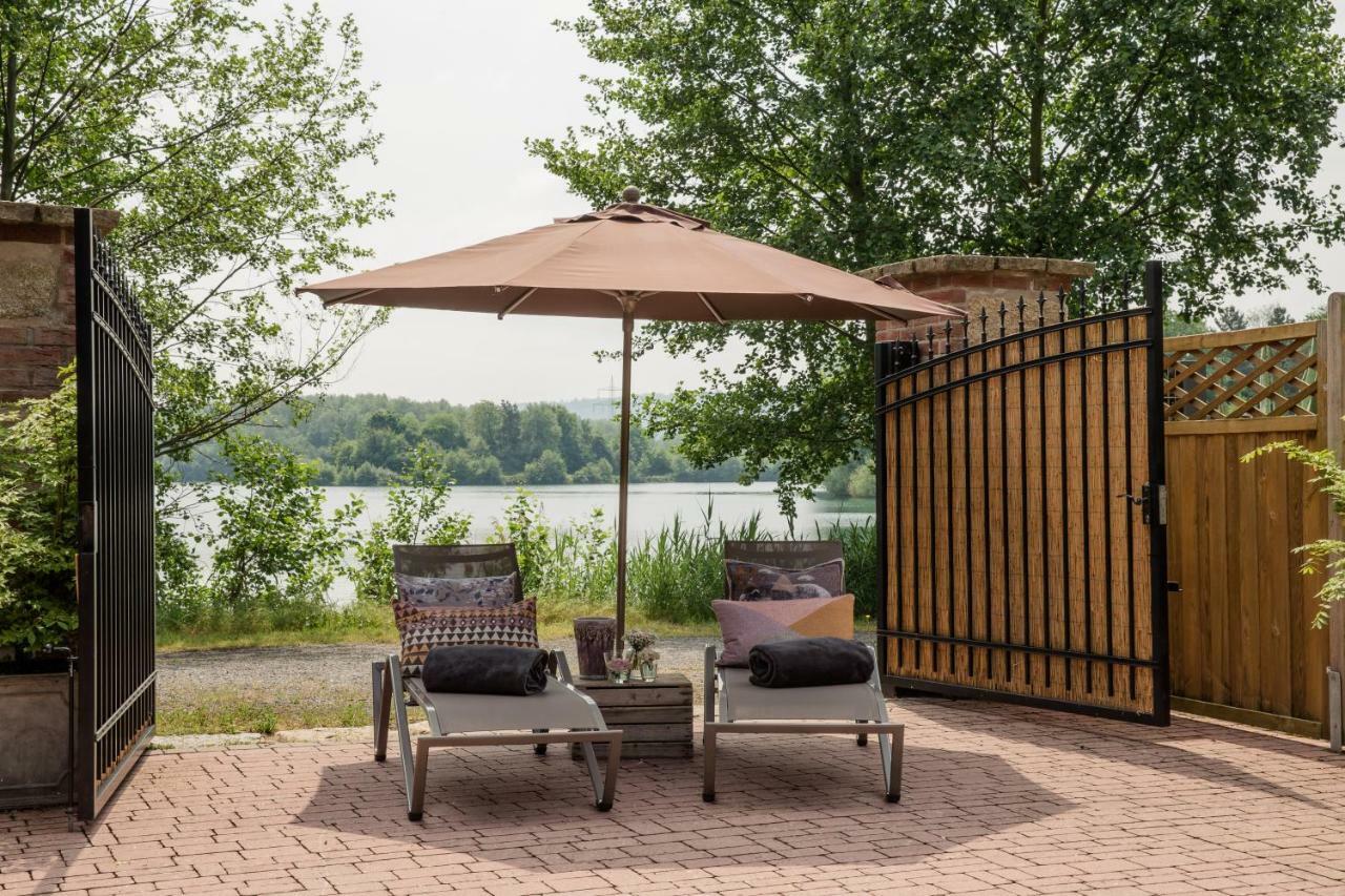 Seehotel Niedernberg - Das Dorf Am See Екстериор снимка