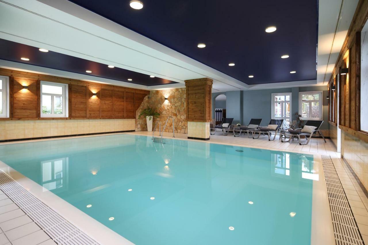 Seehotel Niedernberg - Das Dorf Am See Екстериор снимка