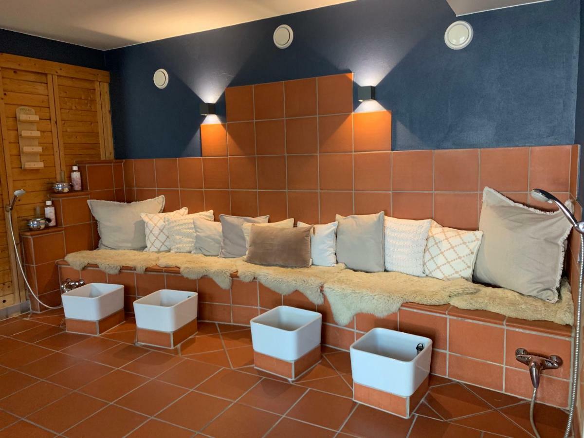 Seehotel Niedernberg - Das Dorf Am See Екстериор снимка