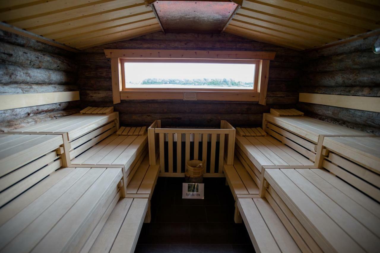 Seehotel Niedernberg - Das Dorf Am See Екстериор снимка