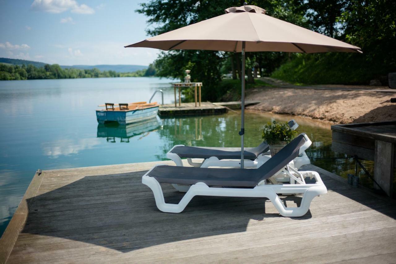 Seehotel Niedernberg - Das Dorf Am See Екстериор снимка
